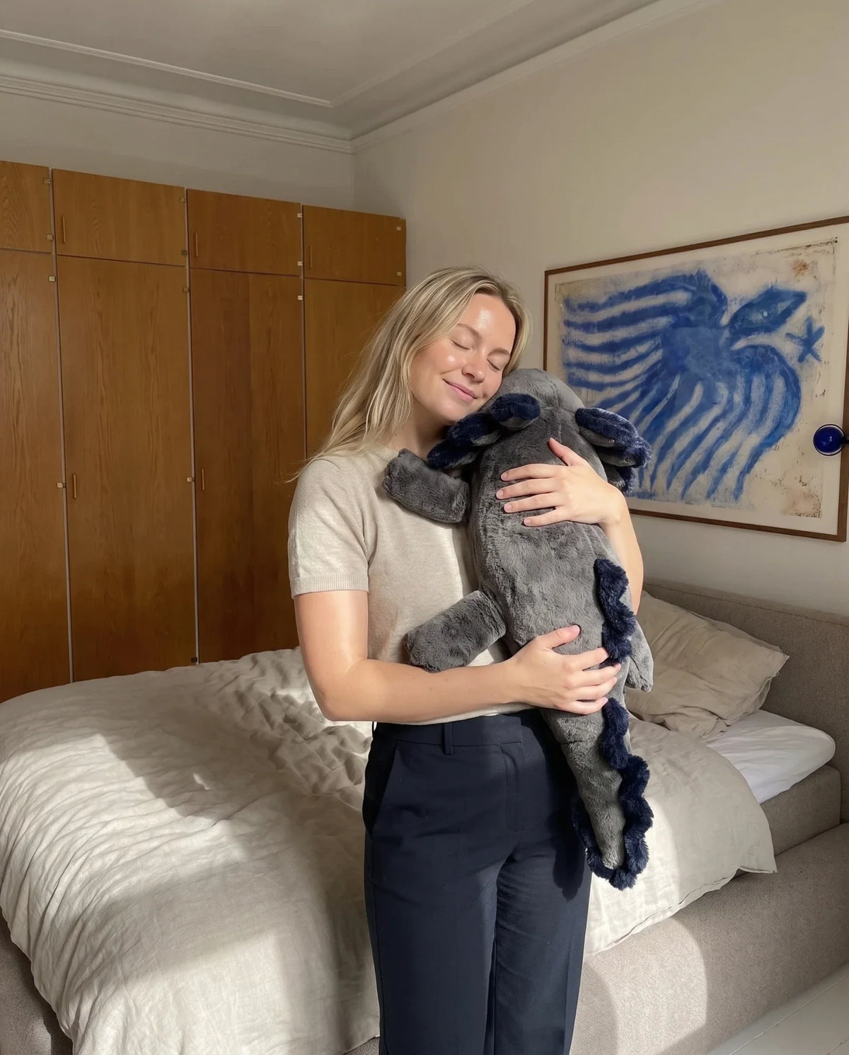 Woman hugging the weighted Axolotl in Blue Flame, 2.3 kg, in her bedroom #Colour_Blue Flame