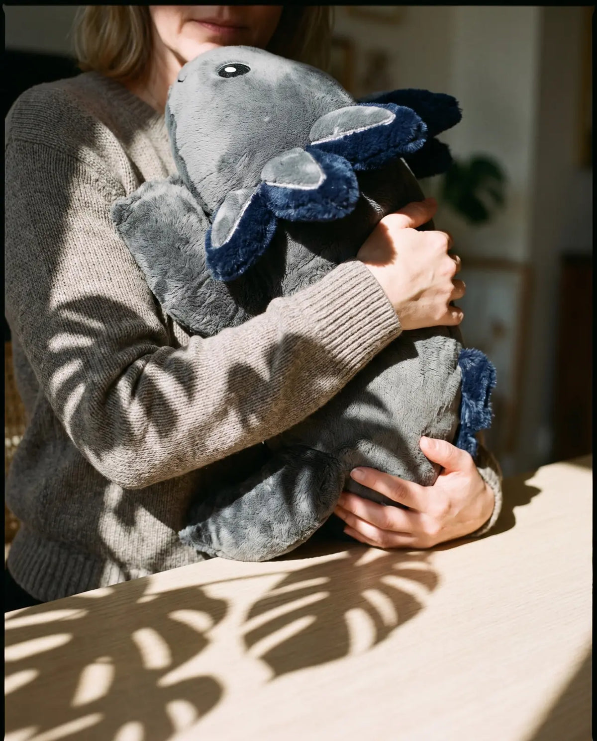 Woman holding the weighted Axolotl in Blue Flame, 2.3 kg, in her arms