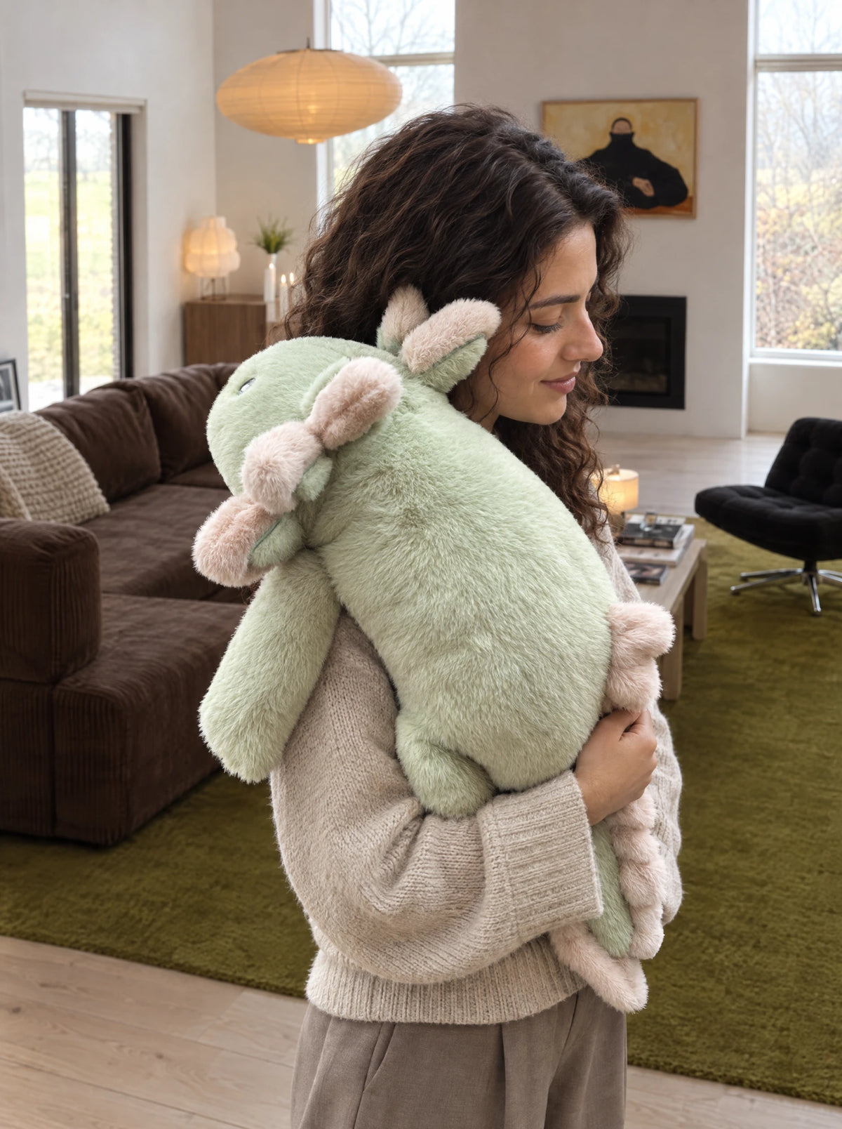 Woman hugging the weighted Axolotl in Matcha, 2.3 kg, over her shoulder #Colour_Matcha