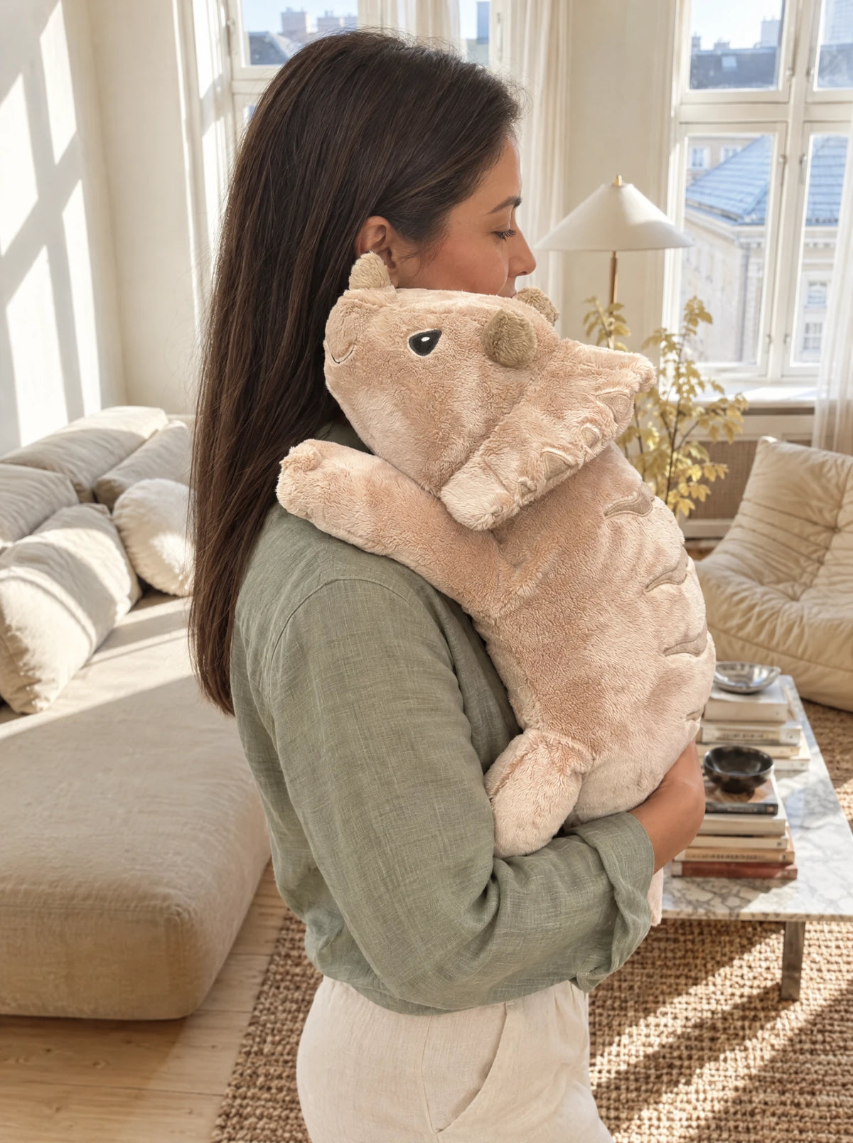 Woman hugging the weighted Dinosaur in Mushroom, 2.3 kg, over her shoulder #Colour_Mushroom